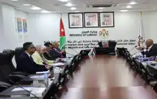وstrongزيstrongر العمل يوجه بتعزيز التعاون مع
