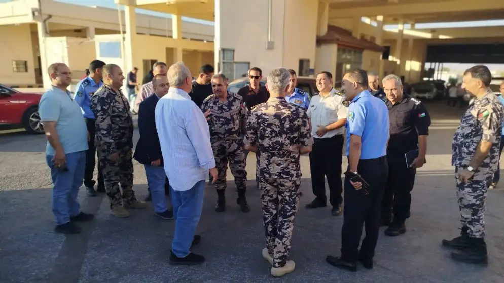 مدير الجمارك يتفقد أزمة الشحن في