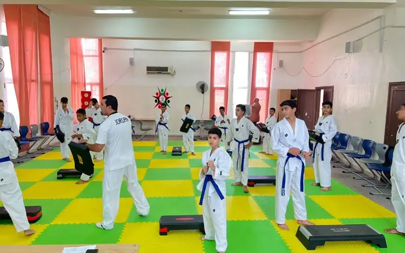 تواصل برامج الحزم التدريبية في مراكز
