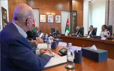شعارات طنانة لا تخدم سوى حزب