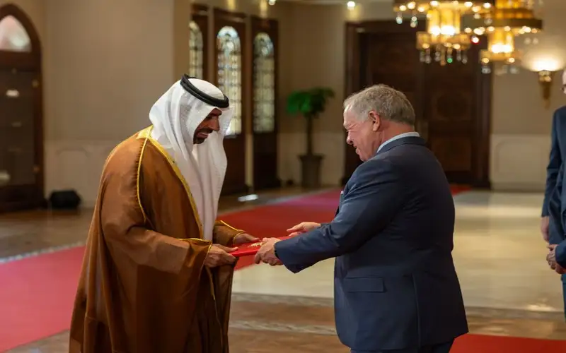 الملك يتقبل أوراق اعتماد سفراء الإمارات