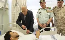 الstrongعيstrongسوي يطمئن على صحة مصابي حادث