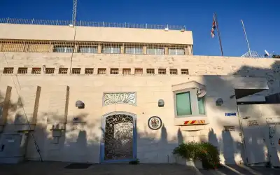 النفط يرتفع بأكثر من دولار مع