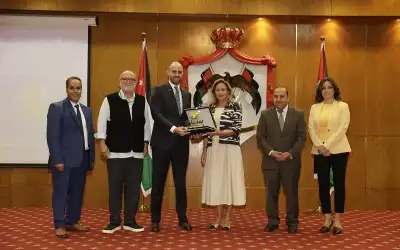 بالفيديو .. زوجة رئيس المفوضية الأوروبية