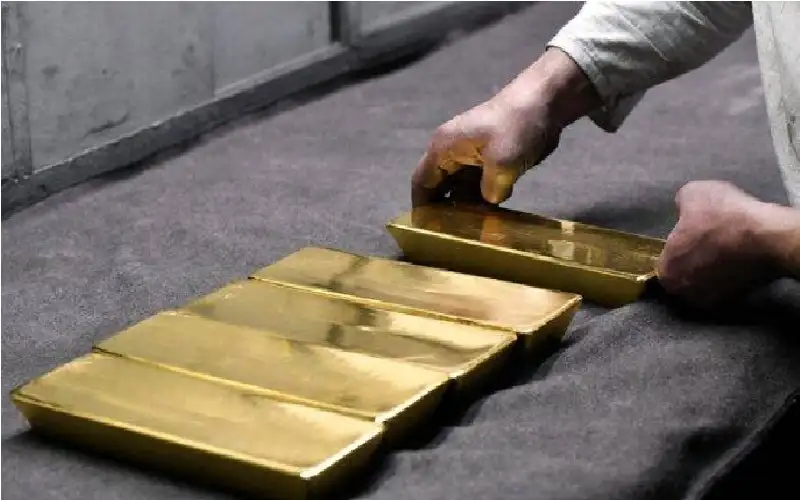 الذهب يلمع في ظل تراجع الدولار