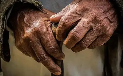 صحيفة نيسان ـ خريف العمر بلا مظلة: كبار سن