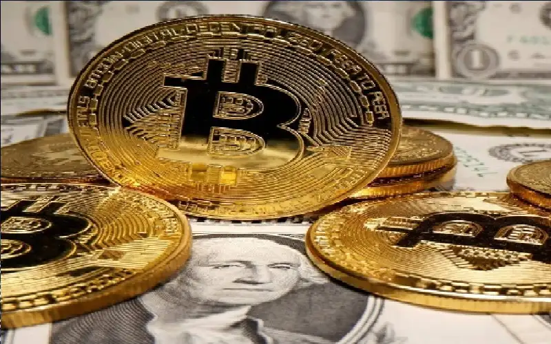 بتكوين تتراجع دون 77 ألف دولار