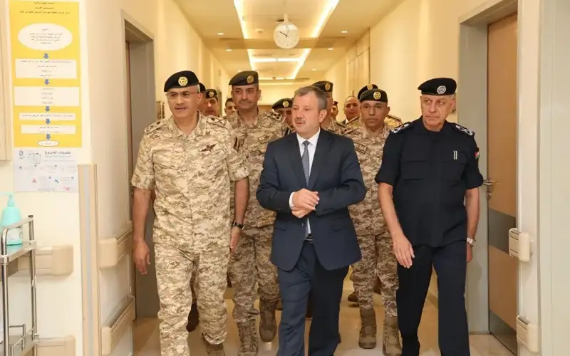 مديرو الأجهزة الأمنية يزورون مصابي خدمة