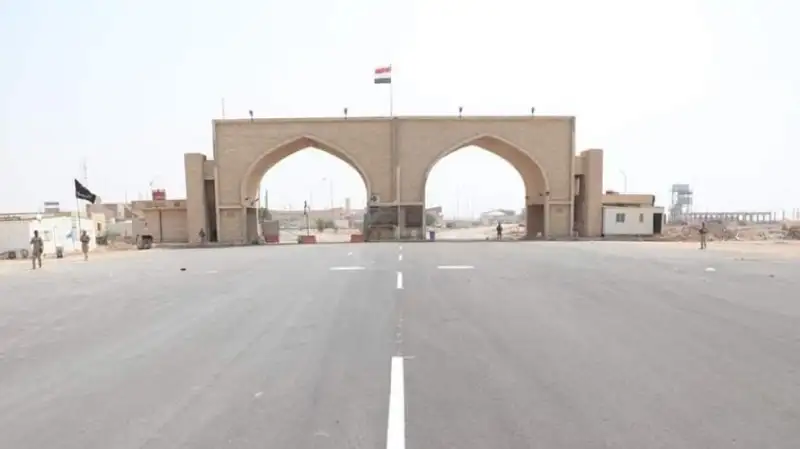 العراق يستأنف دخول المسافرين والتجارة عبر