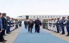 الملك يرافقه strongولي العهدstrong يصلان إلى