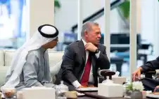 الملك والرئيس الإماراتي يتبادلان وجهات النظر