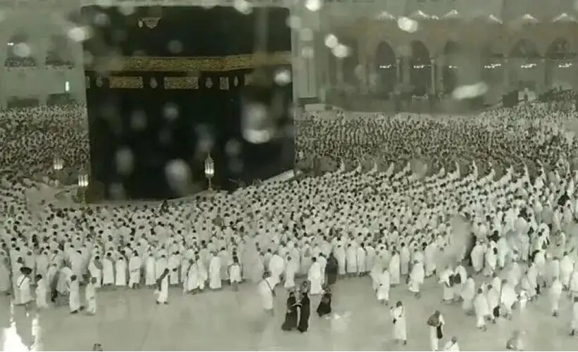أمطار الخير تهطل بغزارة على الحرم