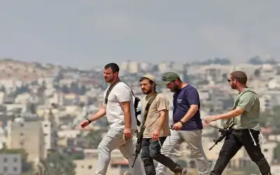 صحيفة نيسان ـ مستوطنون يحرقون مسكنا في الخليل واقتحامات
