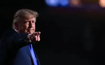 وزراء يمنيون يعودون من السعودية الى