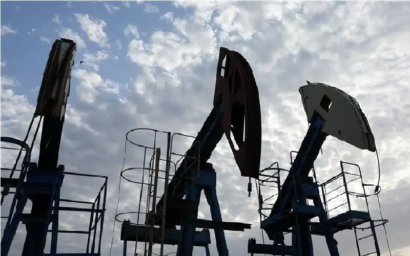 صحيفة نيسان ـ تراجع مخاوف الإمدادات يدفع النفط لأدنى