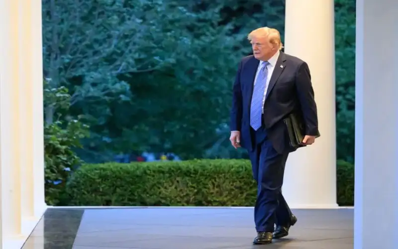 بينها CNN .. ترمب يمنع 3