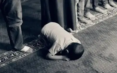 نبيل صوالحة يشهر سيرته حياة خارج