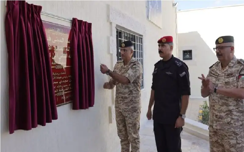 رئيس هيئة الأركان المشتركة يفتتح المبنى