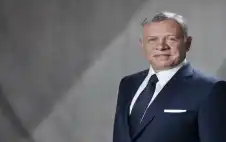 الملك يهنئ خادم الحstrongرمstrongين الشريفين باليوم