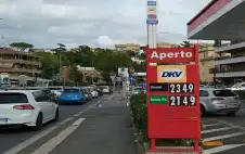 النفط يرتفع .. تداstrongعيstrongات حرب الشرق