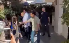 الملك يصطحب الأميرة إيمان لتناول الطعام