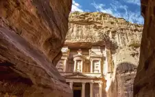 أكثر من 318 ألف زائر لstrongلبstrongترا