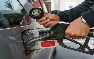 صهر ملك إسبانيا يسلم نفسه لتنفيذ