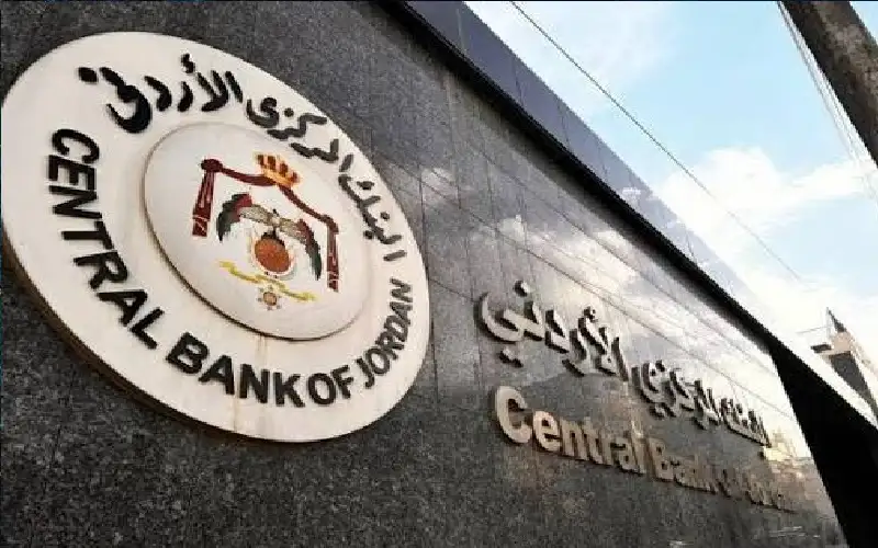 الحكومة تقترض 700 مليون دولار عبر