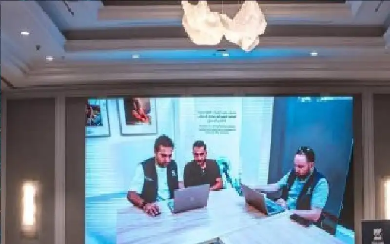 وزير المياه والري يبحث مع وزيرة