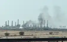نيران ودخان قرب منشأة تابعة لأرامكو