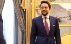 strongولي العهدstrong يهنئ البعثة الأردنية المشاركة