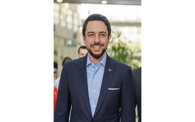 صحيفة نيسان ـ مندوبا عن الملك.. ولي العهد يشارك