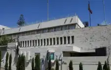 بريطانيا تstrongزيstrongل لافتات قنصليتها في القدس