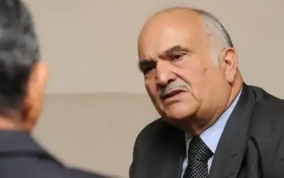 الذهب ينخفض بفعل قوة الدولار قبيل