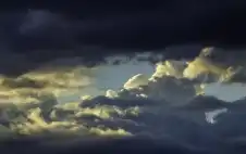 مركز إدارة الأزمات يدعو إلى الحذر