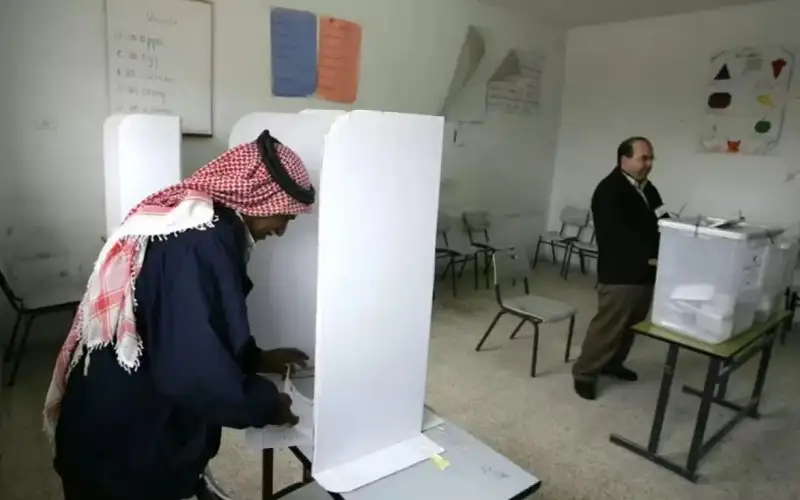فرنسا تدعو السلطة الفلسطينية إلى التراجع