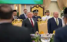 الملك يعقد مباحثات مع ملك strongمالstrongيزيا