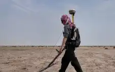اكتشاف ثلاثة تلول أثرية جديدة ومجرى