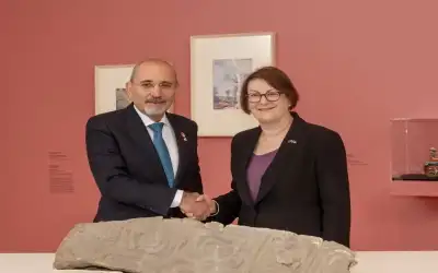 العضايلة يعلن عن الفتح التدريجي للمطارات