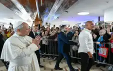 الفاتيكان يعلن إتمام جراحة الرئة لstrongلبstrongابا