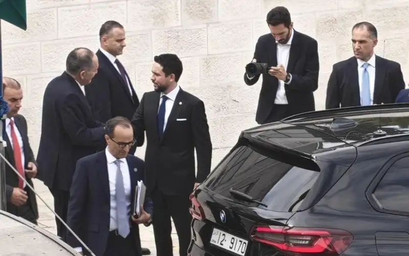 ولي العهد يزور وزارة العدل