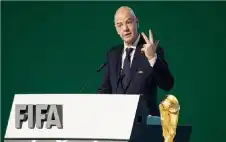 رئيس الفيفا يعتذر عن خطط بيع