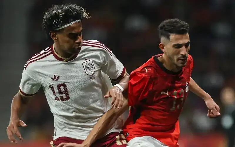 فيفا يعاقب إسبانيا بسبب الهتافات المعادية