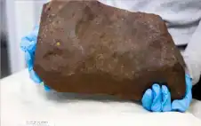 ظنه ذهبا فحاول كسره بكل الطرق..