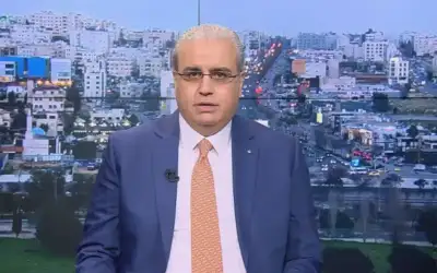 إصابة 3 أشخاص نتيجة اصطدام مركبتهم