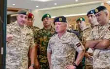 الملك يؤكد أهمية مواصلة القوات المسلحة