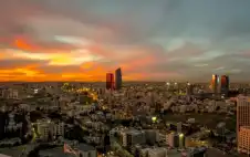 طقس لطيف وفرصة لزخات مطرية محدودة