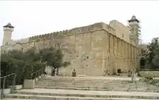 صحيفة نيسان ـ الاحتلال يغلق الحرم الإبراهيمي ويطرد موظفيه