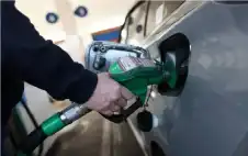 ماذا يحدث للسيارة عند وضع اstrongلبstrongنزين