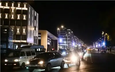 الملك يسلم جوائز الفائزين بمسابقة الفارس